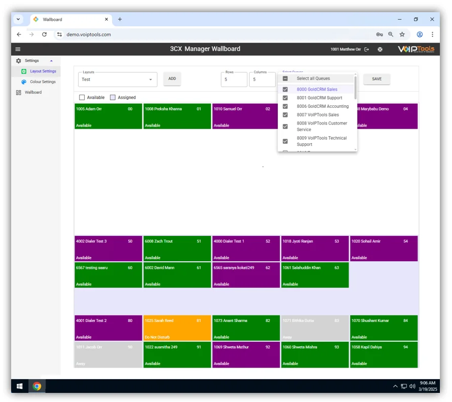 Manager wallboard in a browser: layout settings with rows, columns and a queue checklist above a grid of agent tiles colored by status
